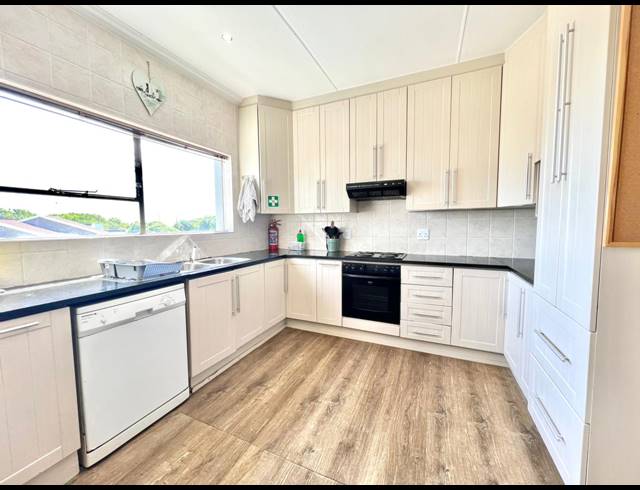 5 BEDROOM HOUSE FOR SALE IN PARADISE BEACH